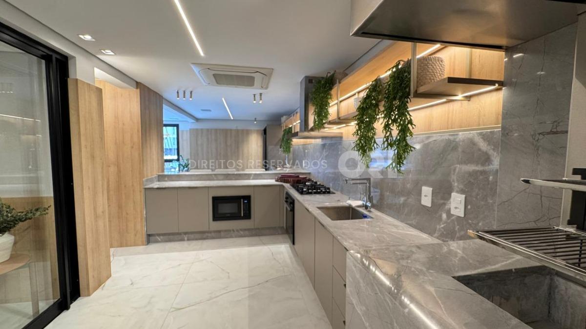 Apartamento com 4 Suítes no Edifício Brava Vel na Praia Brava em Itajaí