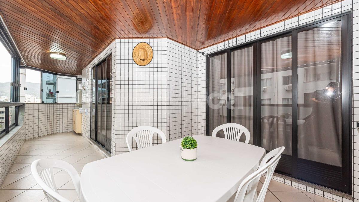 Apartamento Mobiliado com 2 Dormitórios no Edifício Michigan, Barra Norte, Balneário Camboriú