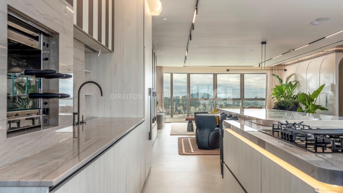 Apartamento com 4 Suítes no Yachthouse na Barra Sul em Balneário Camboriú