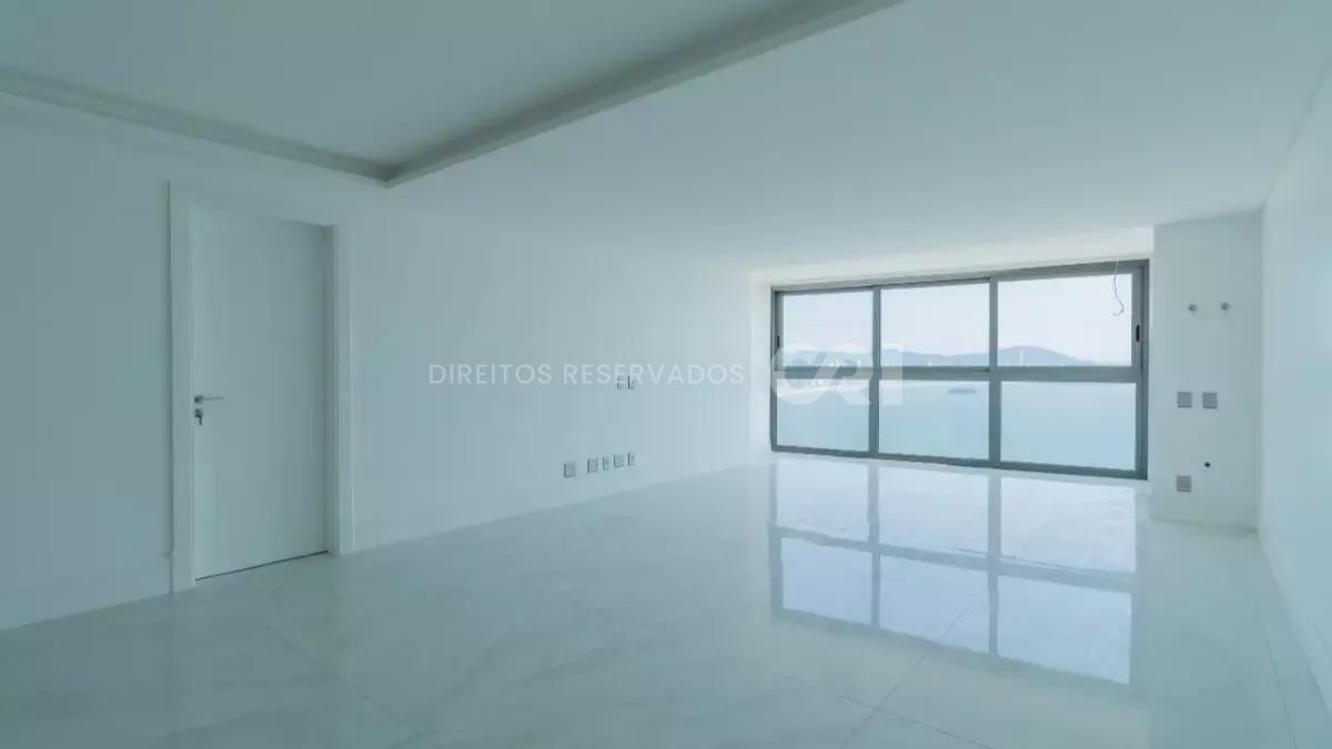 Apartamento com 4 Suítes no Edifício Pharos Frente Mar em Balneário Camboriú