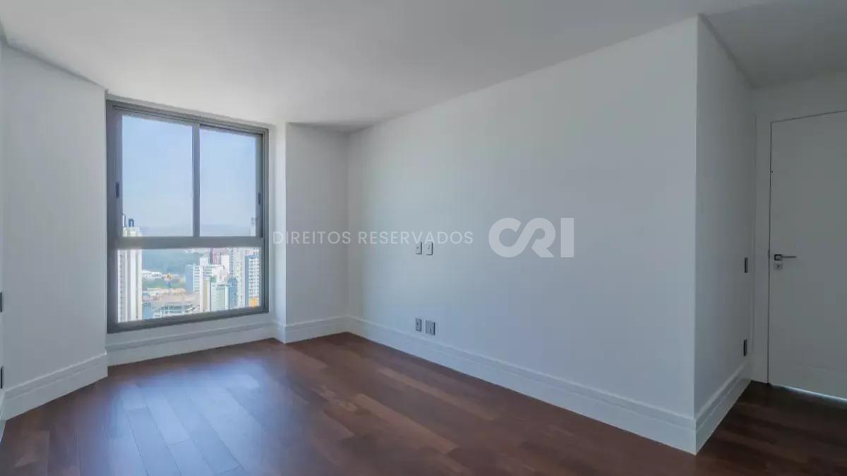 Apartamento com 4 Suítes no Edifício Pharos Frente Mar em Balneário Camboriú