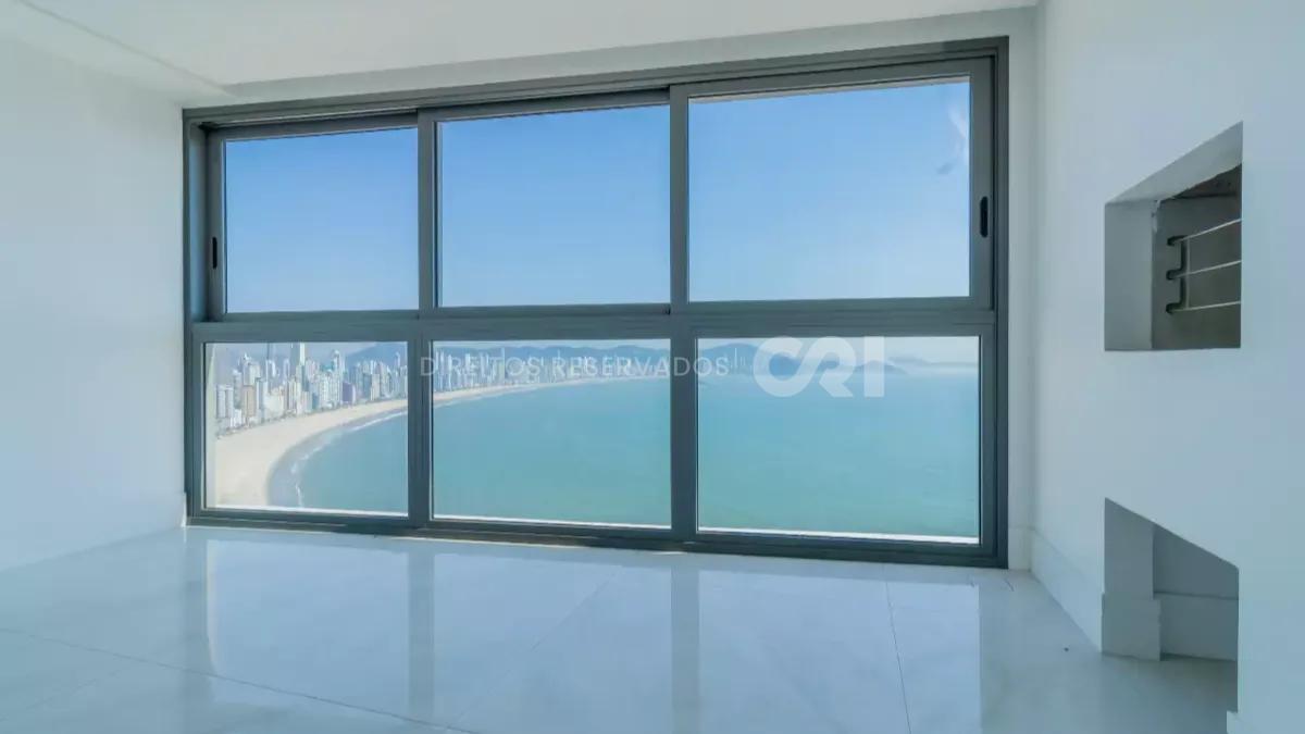 Apartamento com 4 Suítes no Edifício Pharos Frente Mar em Balneário Camboriú