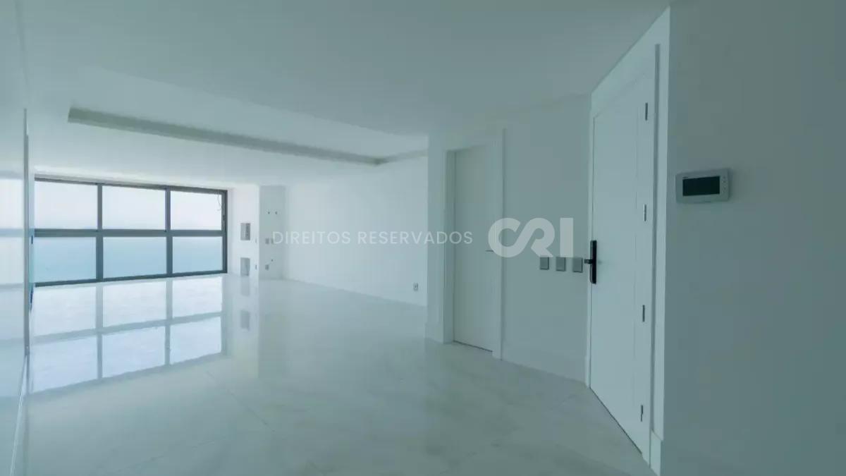 Apartamento com 4 Suítes no Edifício Pharos Frente Mar em Balneário Camboriú