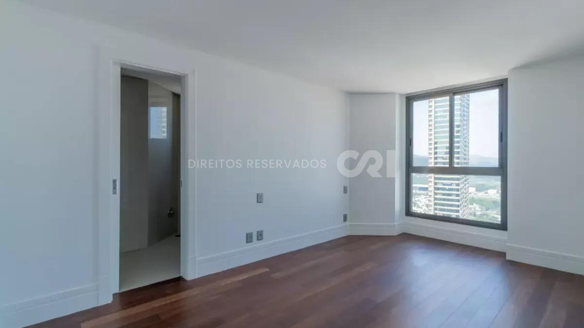 Apartamento com 4 Suítes no Edifício Pharos Frente Mar em Balneário Camboriú