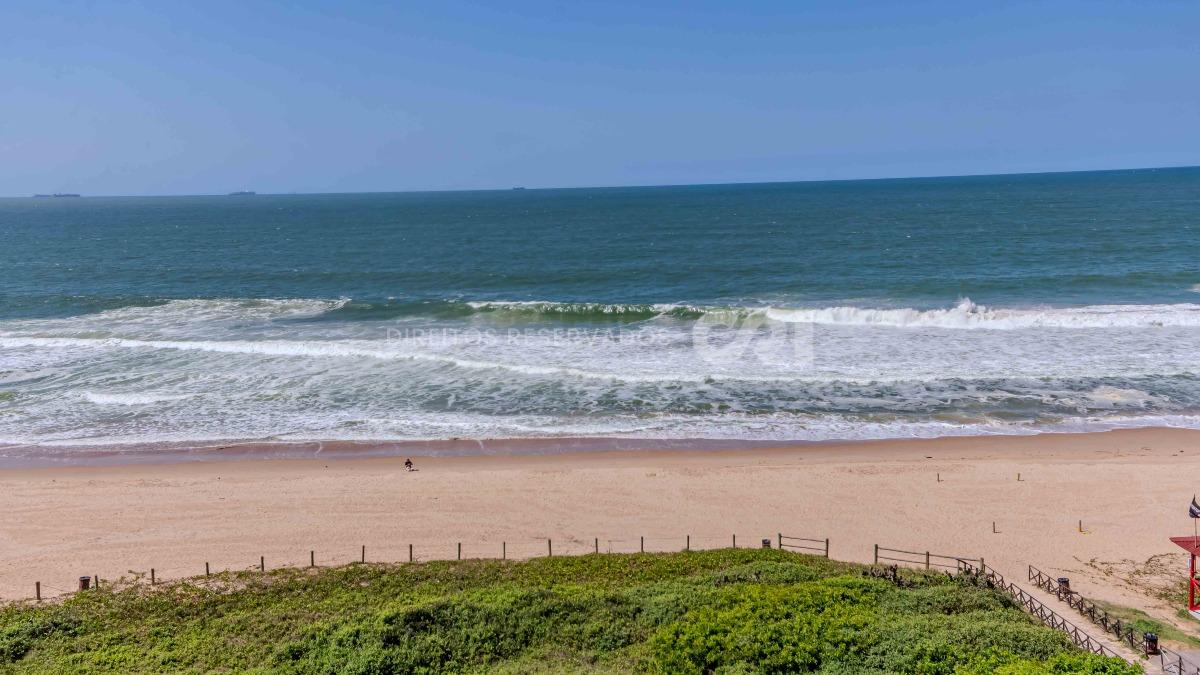 Apartamento com 3 Suítes no Brava Villi Frente Mar na Praia Brava em Itajaí