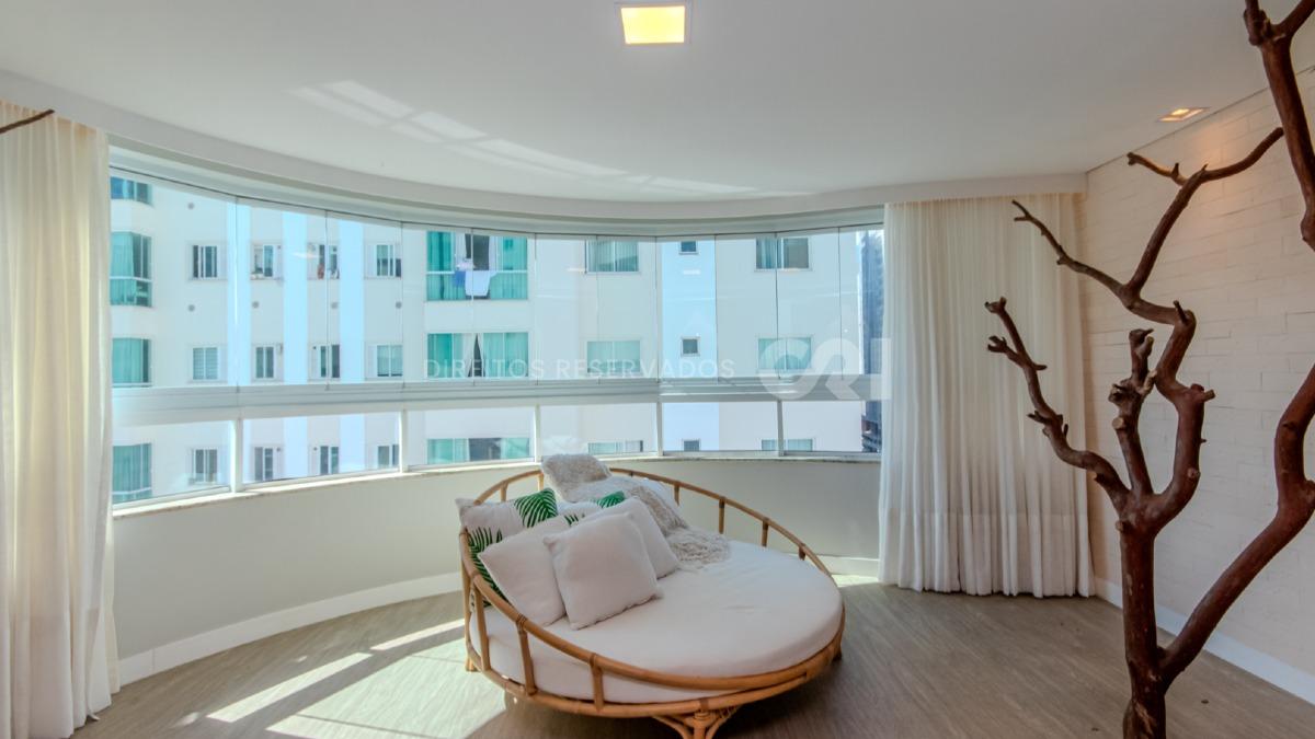 Apartamento com 2 Dormitórios no Edifício Le Blanc, Pioneiros, Balneário Camboriú