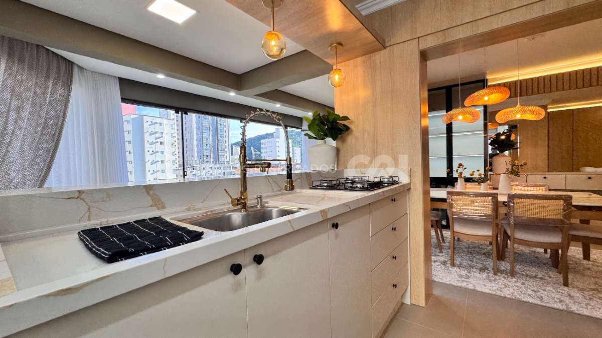 Apartamento Mobiliado com 3 Quartos no Edifício Costa do Sol, Centro de Balneário Camboriú