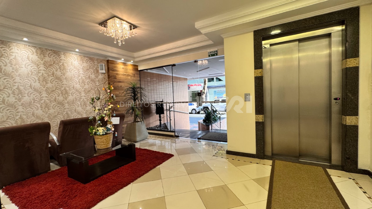 Apartamento Mobiliado com 3 Quartos no Edifício Costa do Sol, Centro de Balneário Camboriú