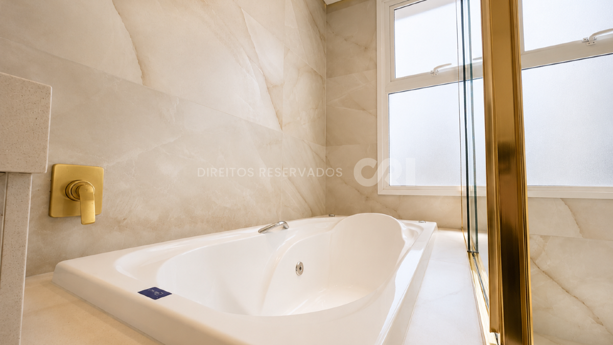 Apartamento Mobiliado com 4 Suítes no Le Blanc na Praia Brava em Itajaí