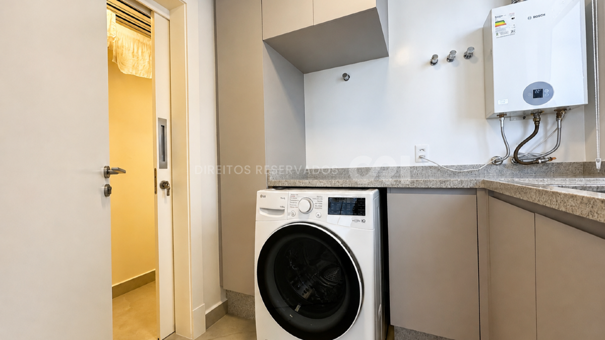 Apartamento Mobiliado com 4 Suítes no Le Blanc na Praia Brava em Itajaí