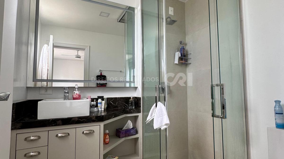 Apartamento com 3 Suítes no Marina View Residence no Canto da Praia em Itapema