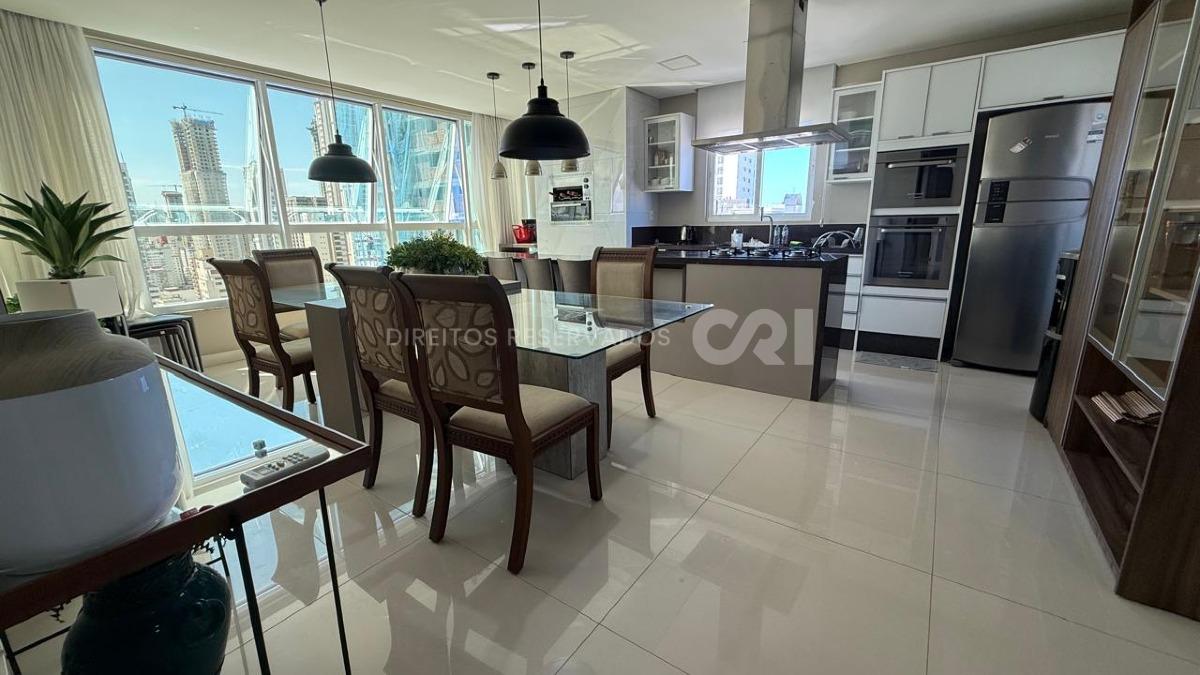 Apartamento com 3 Suítes no Edifício Lumiére no Centro de Balneário Camboriú