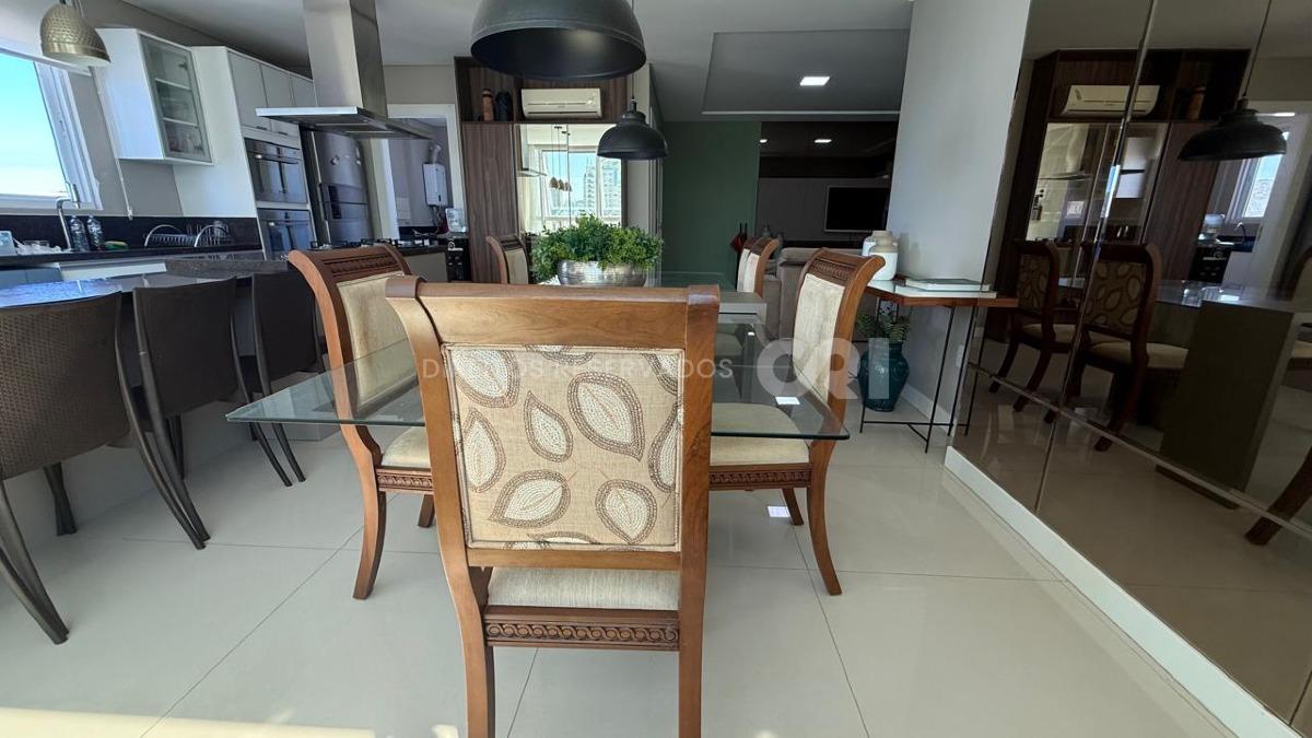 Apartamento com 3 Suítes no Edifício Lumiére no Centro de Balneário Camboriú