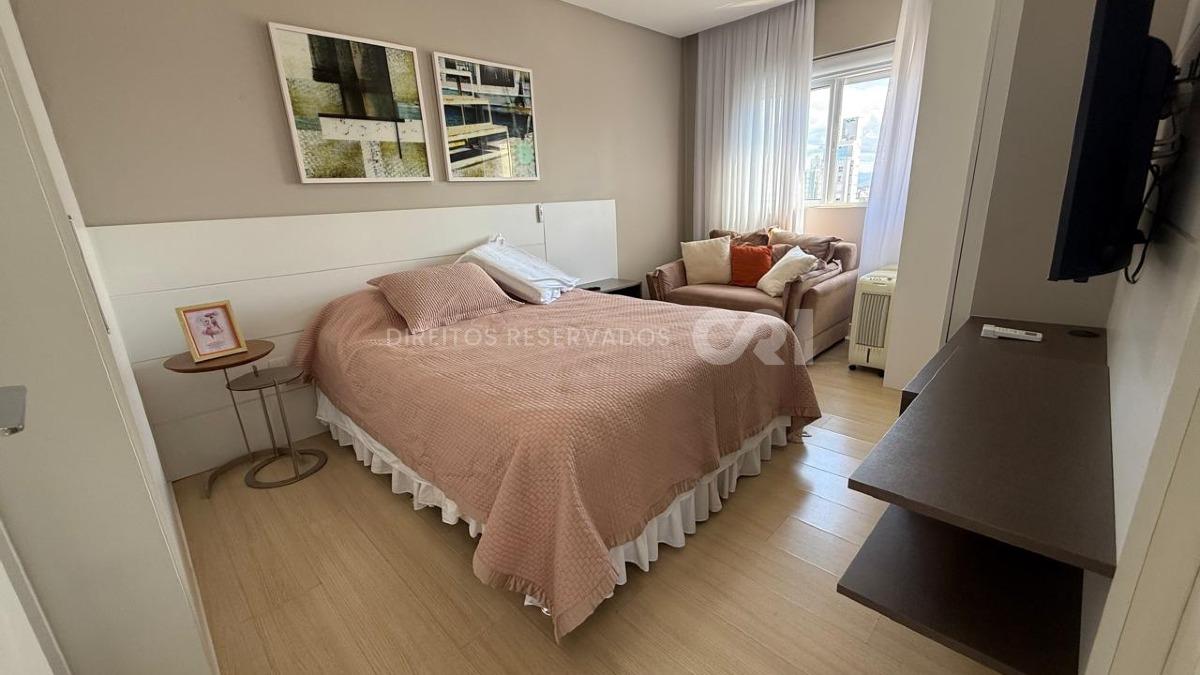 Apartamento com 3 Suítes no Edifício Lumiére no Centro de Balneário Camboriú