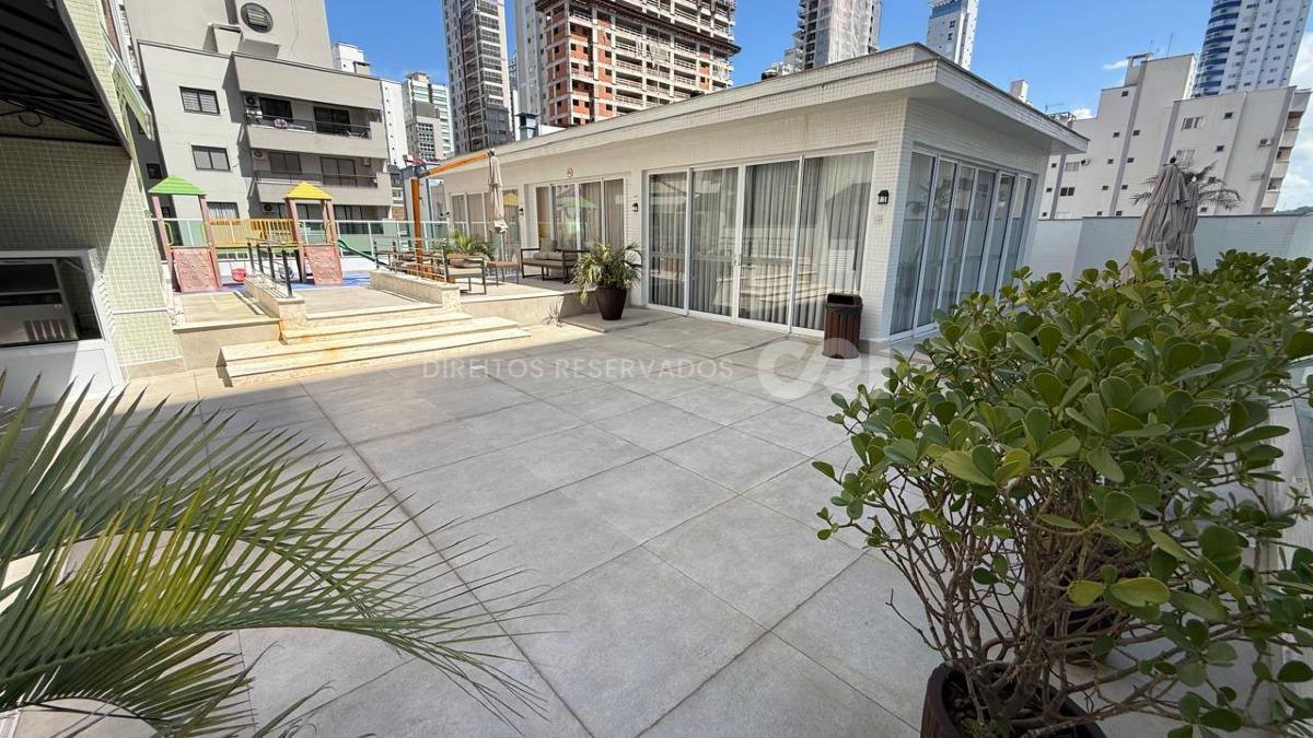 Apartamento com 3 Suítes no Edifício Lumiére no Centro de Balneário Camboriú