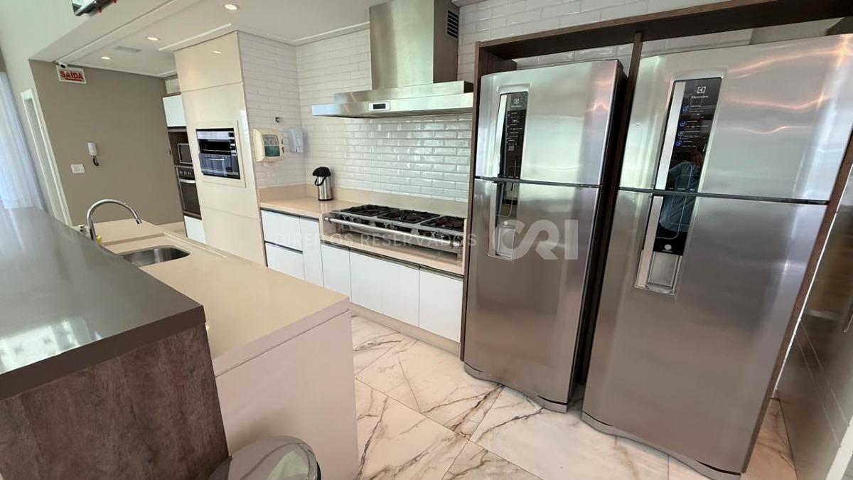 Apartamento com 3 Suítes no Edifício Lumiére no Centro de Balneário Camboriú
