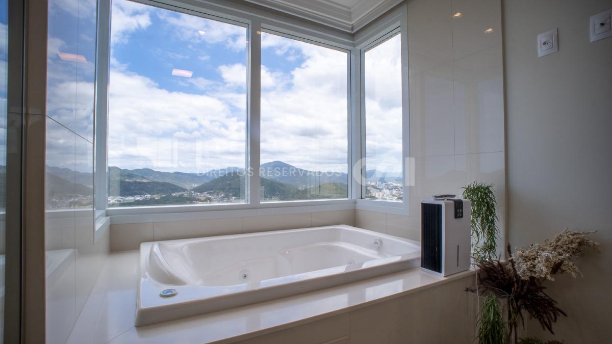 Apartamento com 4 suítes no Epic Tower na Barra Sul de Balneário Camboriú