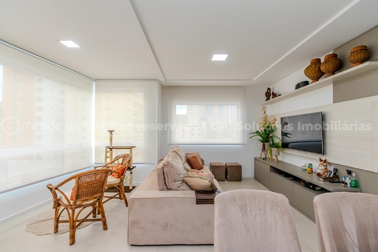 Foto do imóvel Apartamento à venda com 3 suítes e 2 vagas de garagem no Edifício Farol Ilha da Paz no centro de Balneário Camboriú