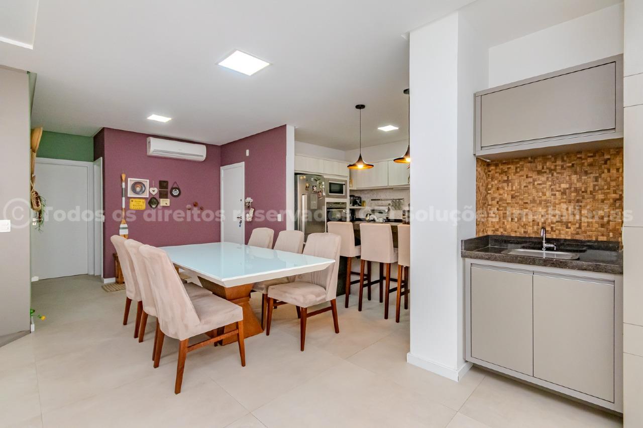 Foto do imóvel Apartamento à venda com 3 suítes e 2 vagas de garagem no Edifício Farol Ilha da Paz no centro de Balneário Camboriú