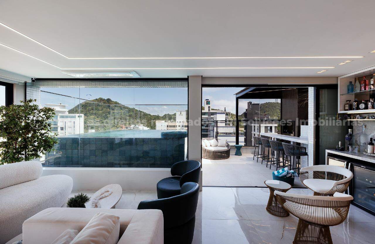 Foto do imóvel Cobertura no Edifício Brava Palace em Itajaí – 4 suítes, piscina privativa e vista para o mar