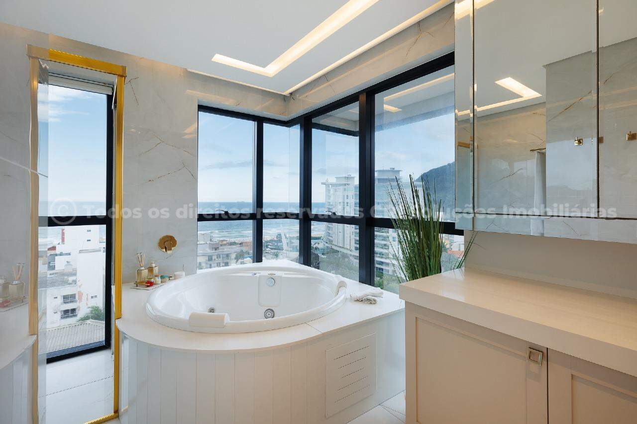 Foto do imóvel Cobertura no Edifício Brava Palace em Itajaí – 4 suítes, piscina privativa e vista para o mar