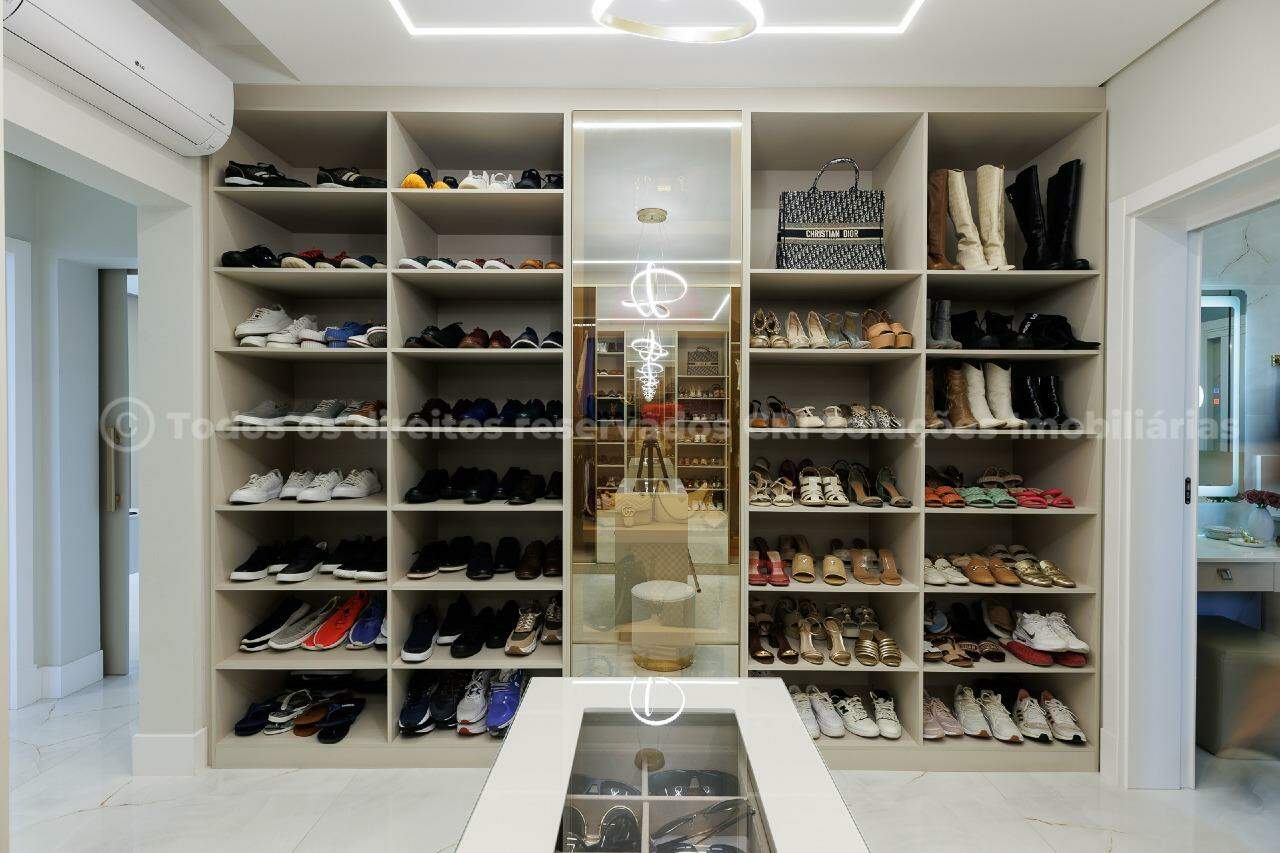 Foto do imóvel Cobertura no Edifício Brava Palace em Itajaí – 4 suítes, piscina privativa e vista para o mar