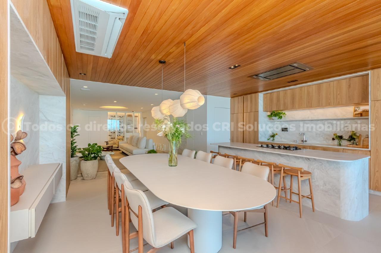 Foto do imóvel Apartamento 4 suítes no Edifício Tirreno em Praia Brava, Itajaí – 229 m² frente mar