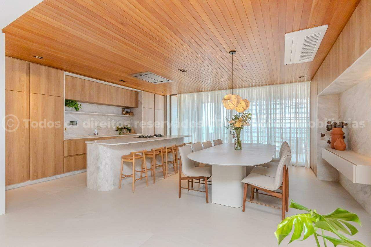 Foto do imóvel Apartamento 4 suítes no Edifício Tirreno em Praia Brava, Itajaí – 229 m² frente mar