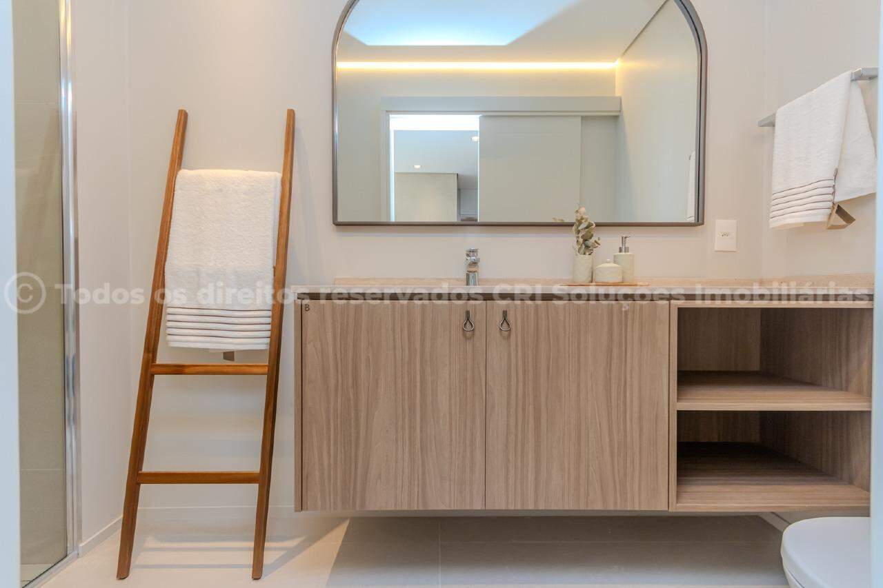 Foto do imóvel Apartamento 4 suítes no Edifício Tirreno em Praia Brava, Itajaí – 229 m² frente mar