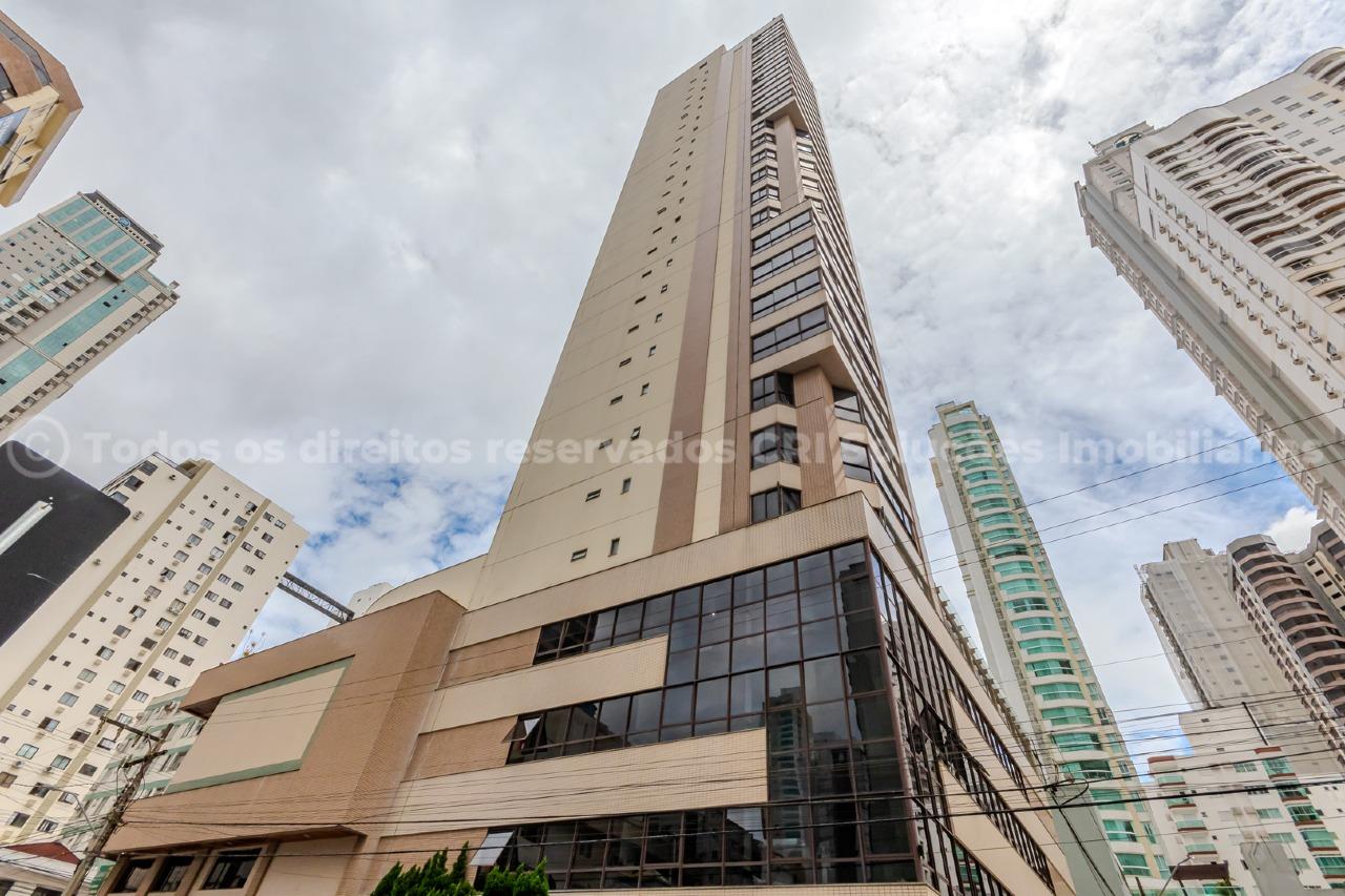 Foto do imóvel Apartamento Vista Mar Mobiliado á venda com 04 dormitórios no Edifício Solar Grimaldi em Balneário Camboriú