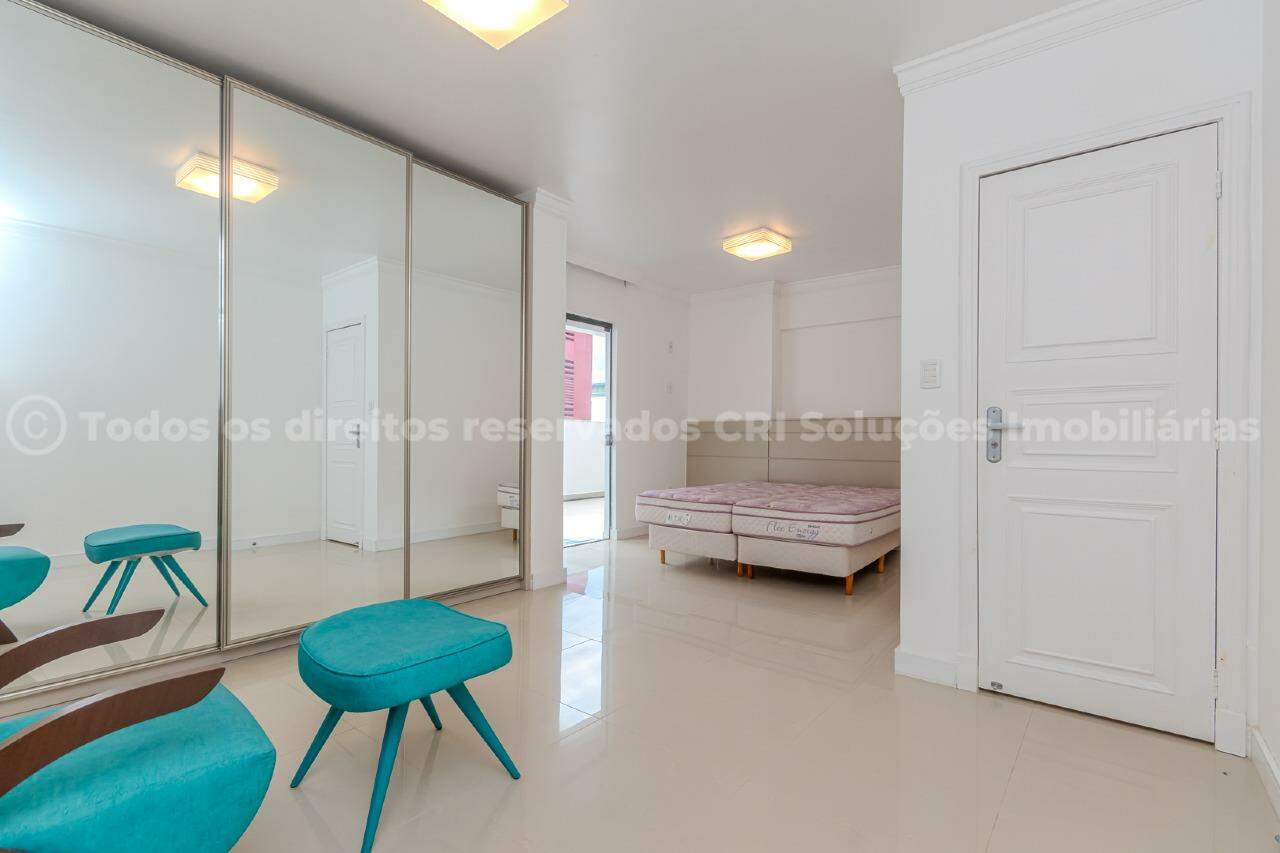 Foto do imóvel Apartamento Mobiliado Vista Mar á venda com 03 dormitórios no Edifício Torre de San Francisco na Barra Sul