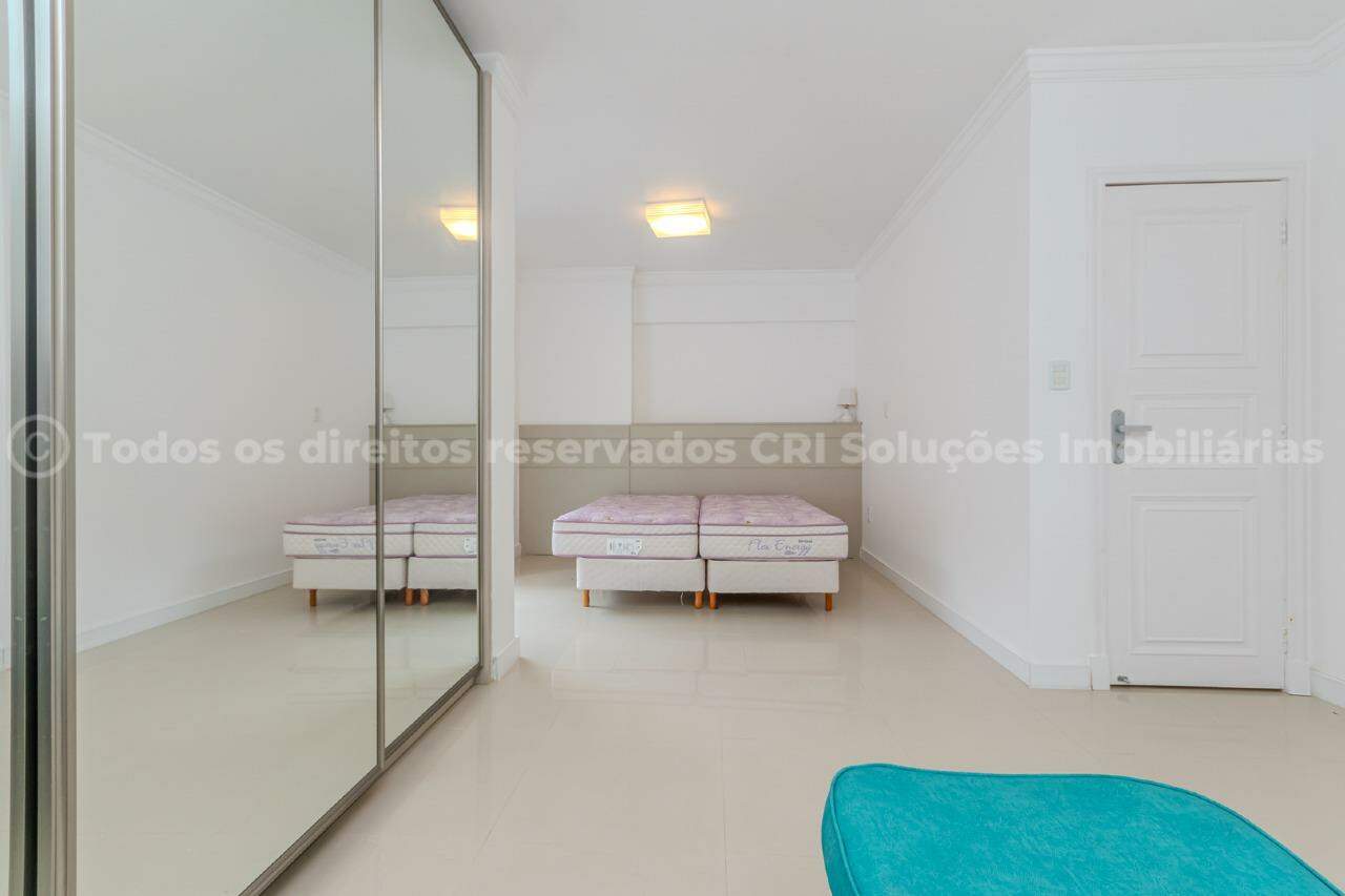 Foto do imóvel Apartamento Mobiliado Vista Mar á venda com 03 dormitórios no Edifício Torre de San Francisco na Barra Sul