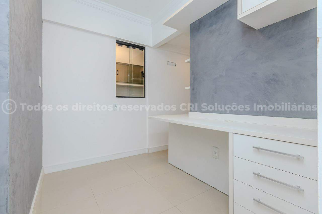 Foto do imóvel Apartamento Mobiliado Vista Mar á venda com 03 dormitórios no Edifício Torre de San Francisco na Barra Sul