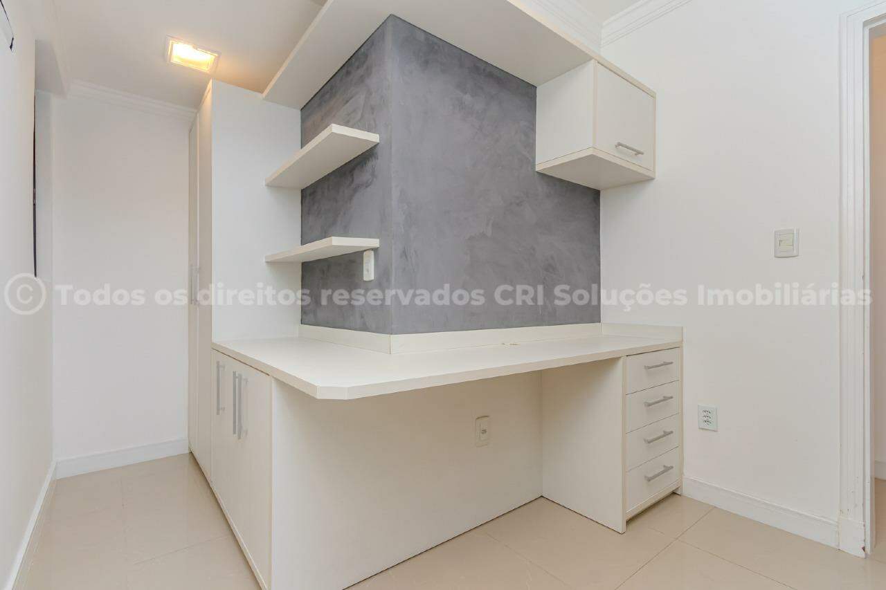 Foto do imóvel Apartamento Mobiliado Vista Mar á venda com 03 dormitórios no Edifício Torre de San Francisco na Barra Sul