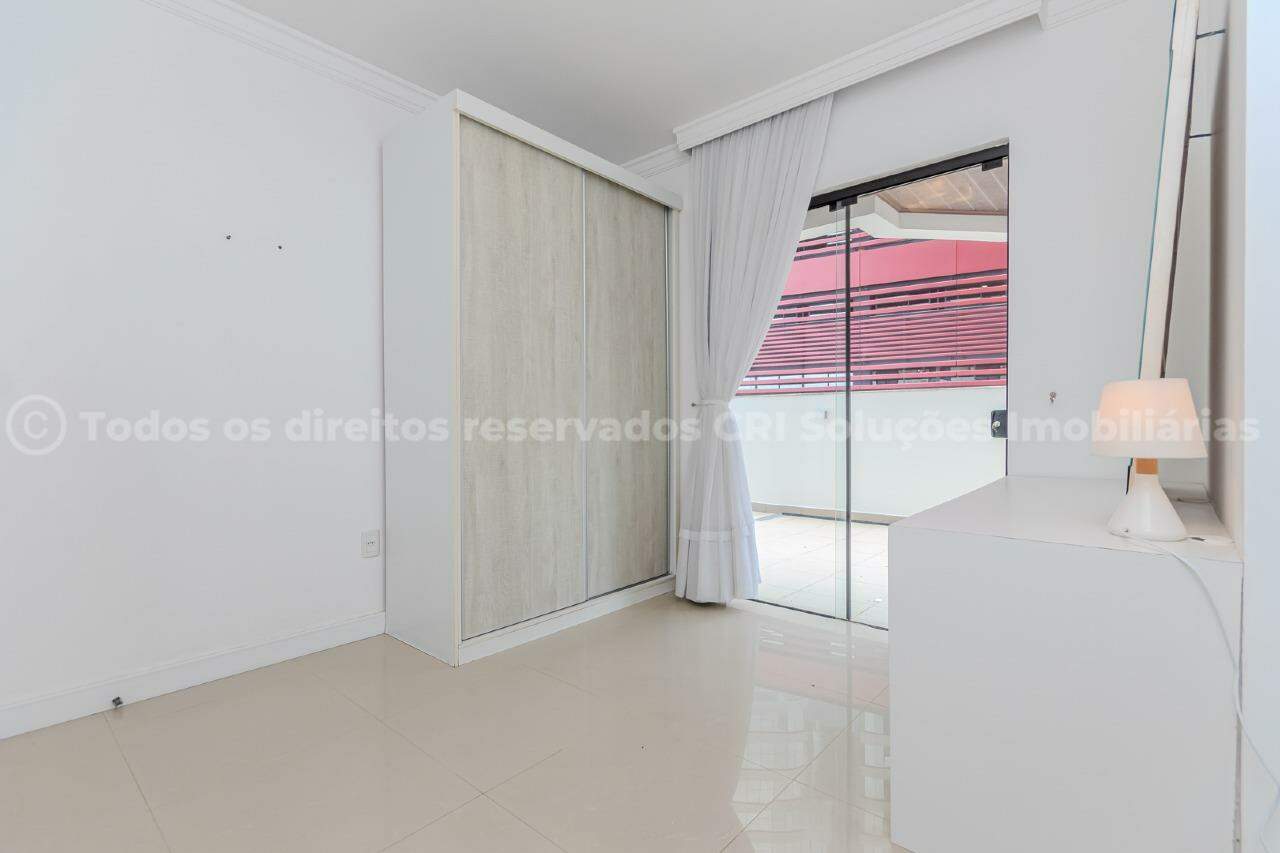 Foto do imóvel Apartamento Mobiliado Vista Mar á venda com 03 dormitórios no Edifício Torre de San Francisco na Barra Sul