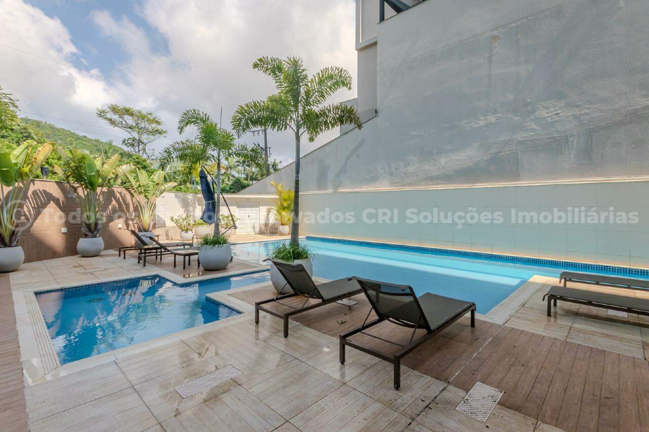 Apartamento com 2 Suítes no Edifício Porto Madeiro na Praia Brava em Itajaí