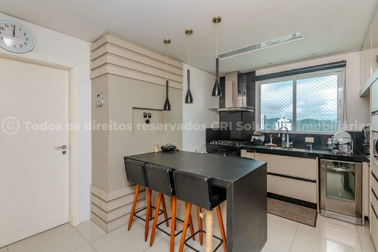 Foto do imóvel Apartamento Mobiliado com 04 dormitórios á venda no Villa Serena com Vista Mar em Balneário Camboriú 