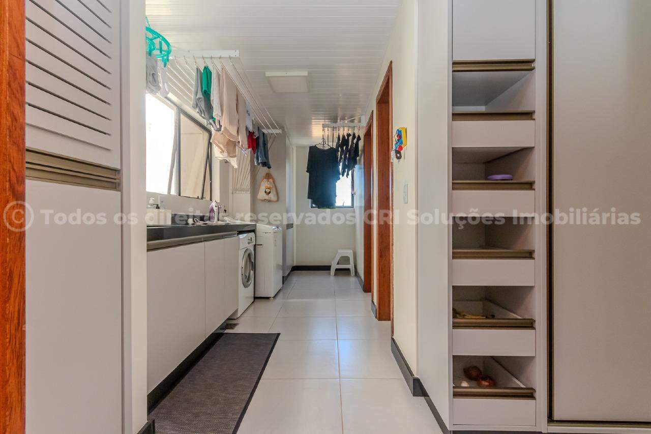 Foto do imóvel Apartamento no Edifício Residencial Ariribá com 04 Suítes Mobiliado na Fazenda em Itajaí. 