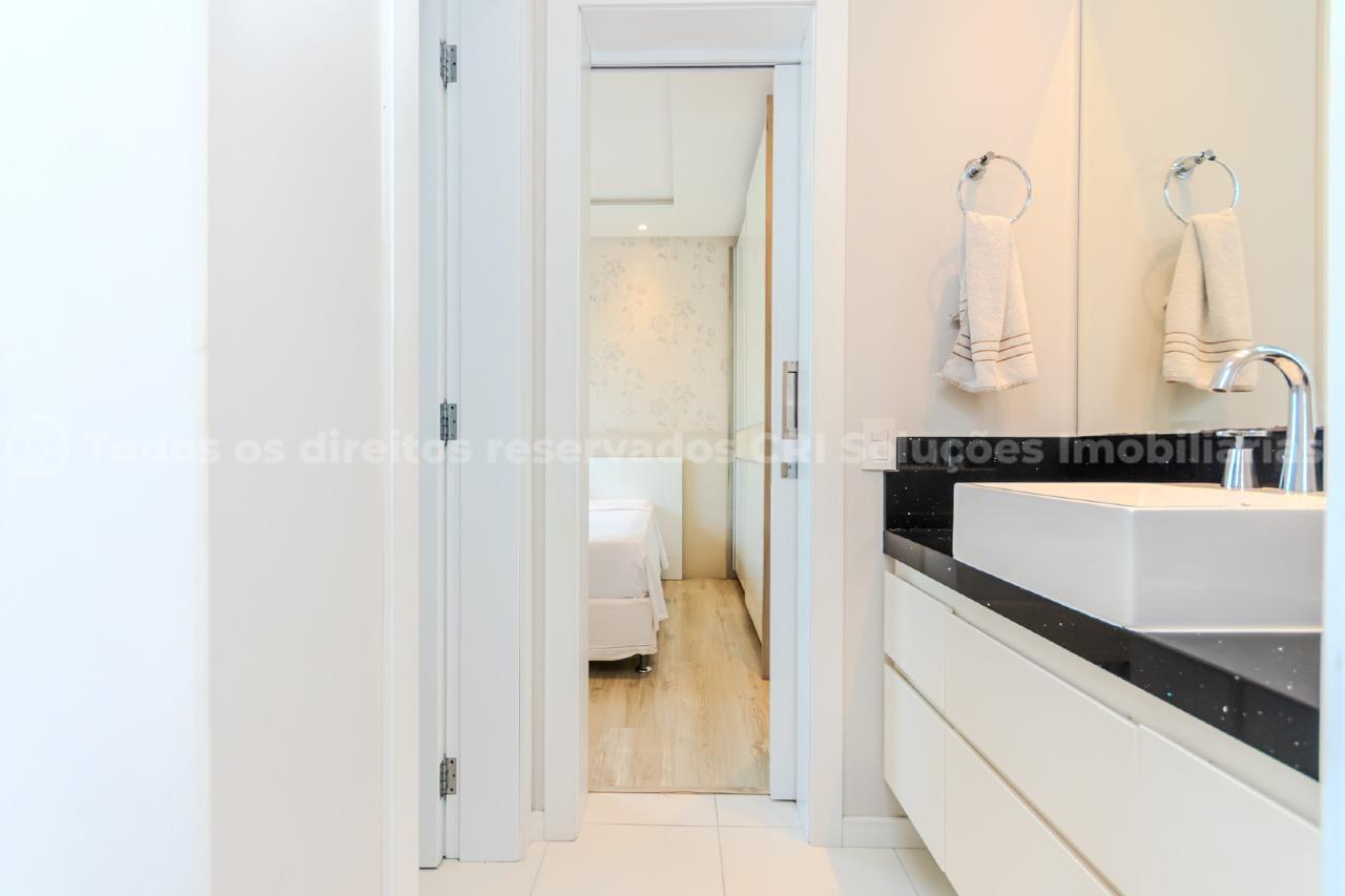 Foto do imóvel Apartamento Mobiliado de 3 Quartos no Edifício Porto da Barra em Balneário Camboriú – 130m²