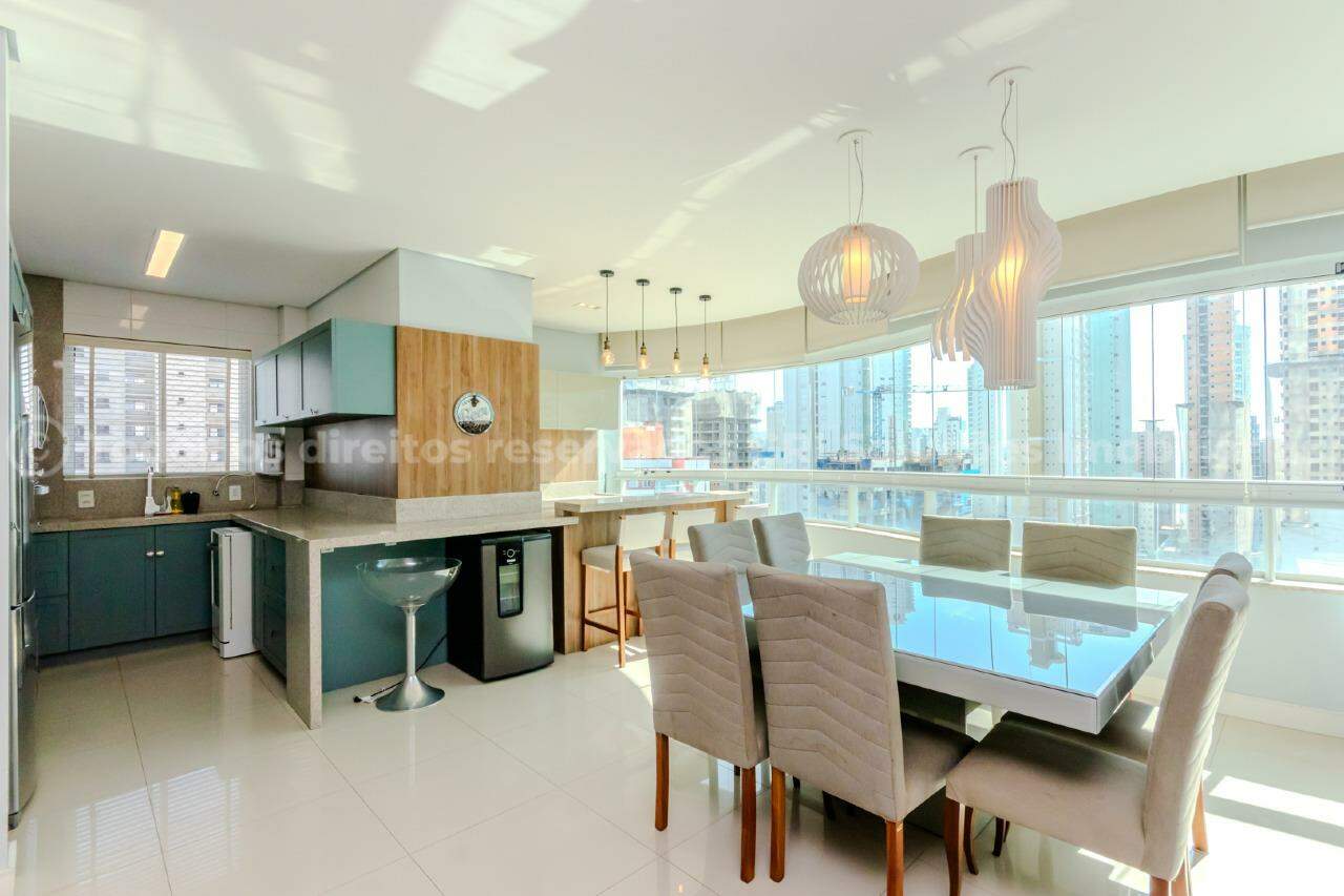 Foto do imóvel Apartamento Mobiliado de 3 Quartos no Edifício Porto da Barra em Balneário Camboriú