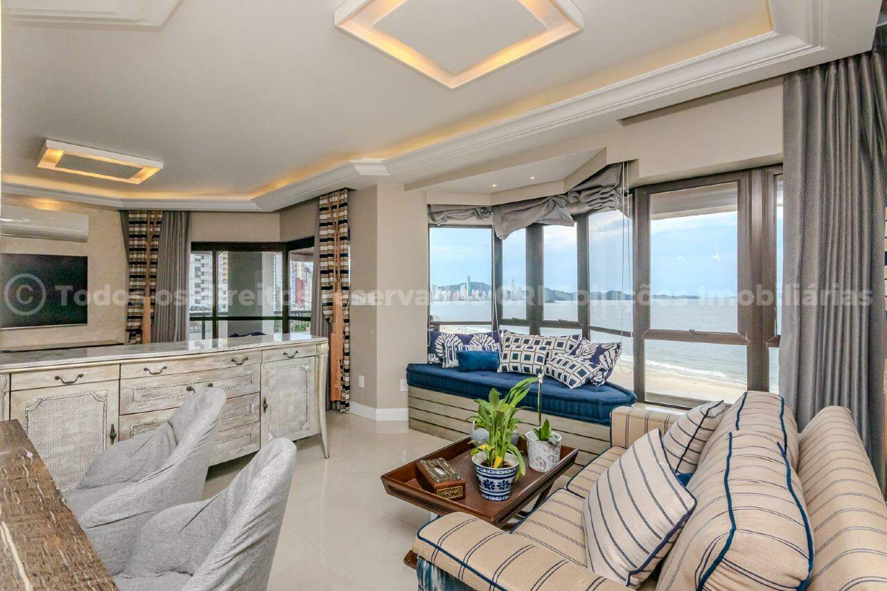 Apartamento mobiliado de 4 suítes no Edifício Caseca Estoril na Barra Sul em Balneário Camboriú