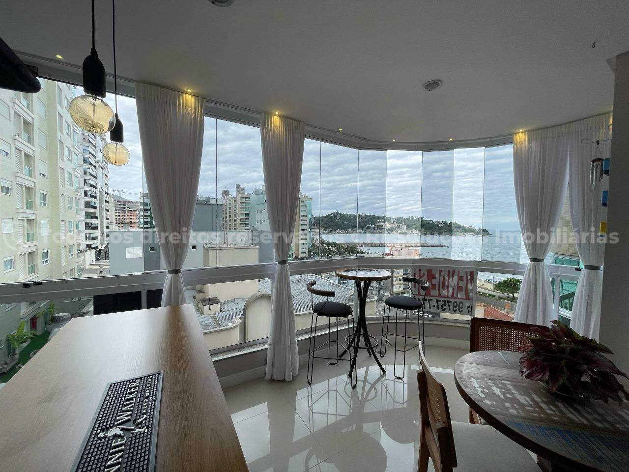 Apartamento mobiliado com 3 quartos quadra mar no Residencial Pacific no Centro em Itapema
