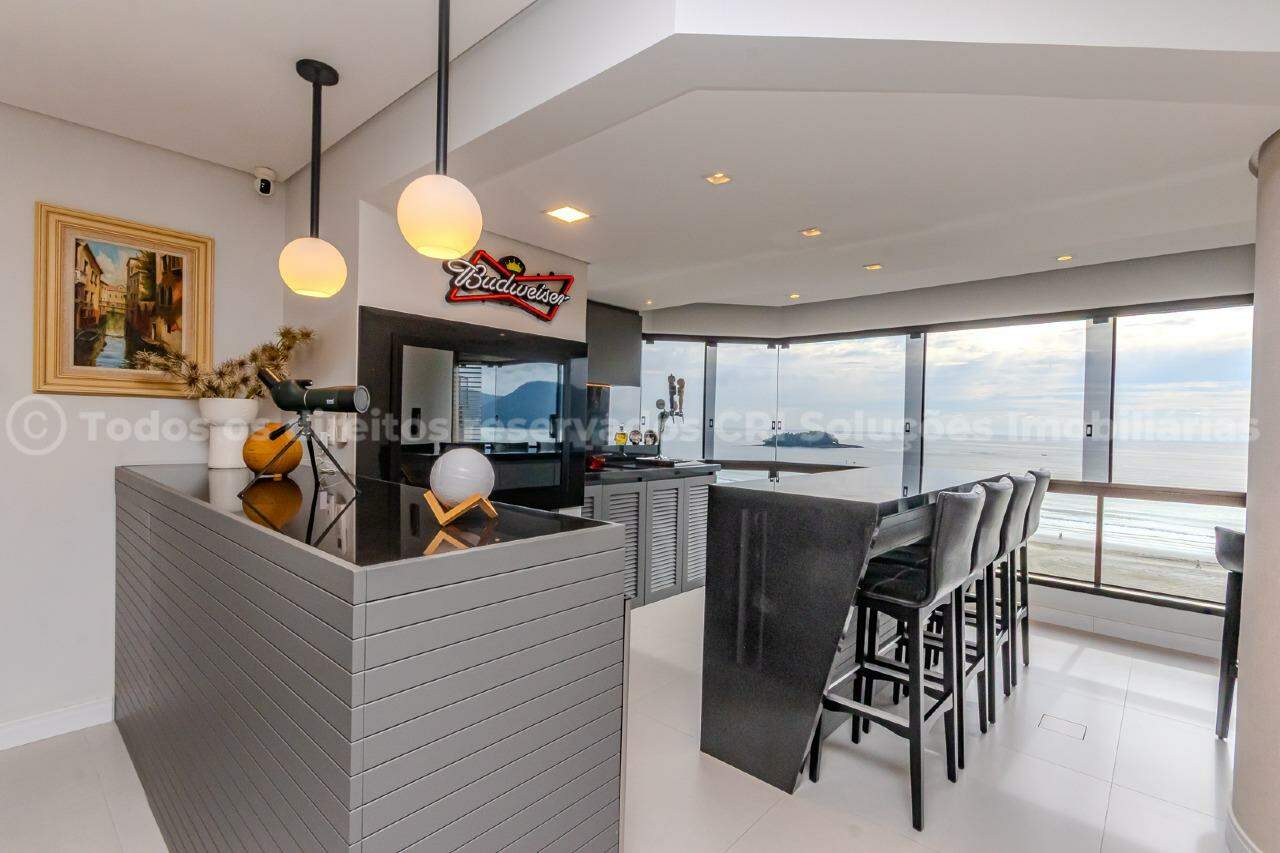Foto do imóvel Apartamento mobiliado frehte mar com 4 Suítes no Edifício Nina Schürmann em Balneário Camboriú | Vida na praia