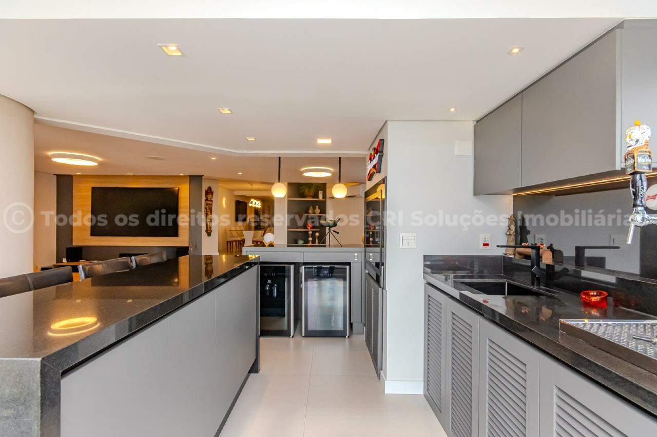 Foto do imóvel Apartamento mobiliado frehte mar com 4 Suítes no Edifício Nina Schürmann em Balneário Camboriú | Vida na praia