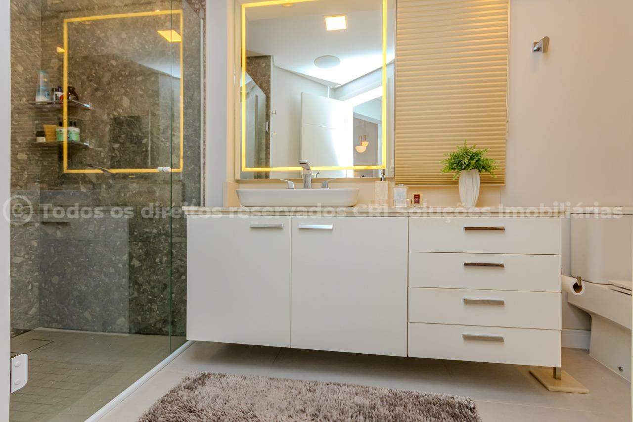 Foto do imóvel Apartamento mobiliado frehte mar com 4 Suítes no Edifício Nina Schürmann em Balneário Camboriú | Vida na praia