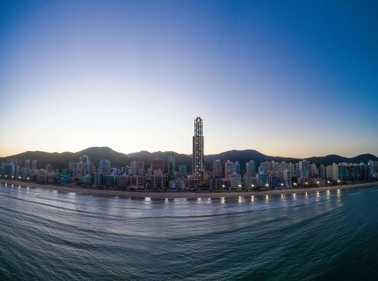Foto do imóvel Apartamento Alto Padrão na Planta no Edifício La Rocca – Centro de Itapema | 4 Suítes