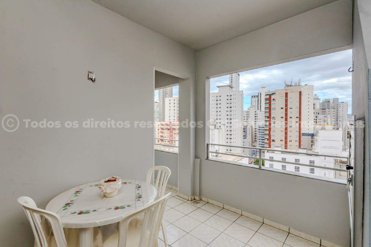 Apartamento com 2 quartos no Edifício Solar dos Ramos no Centro de Balneário Camboriú
