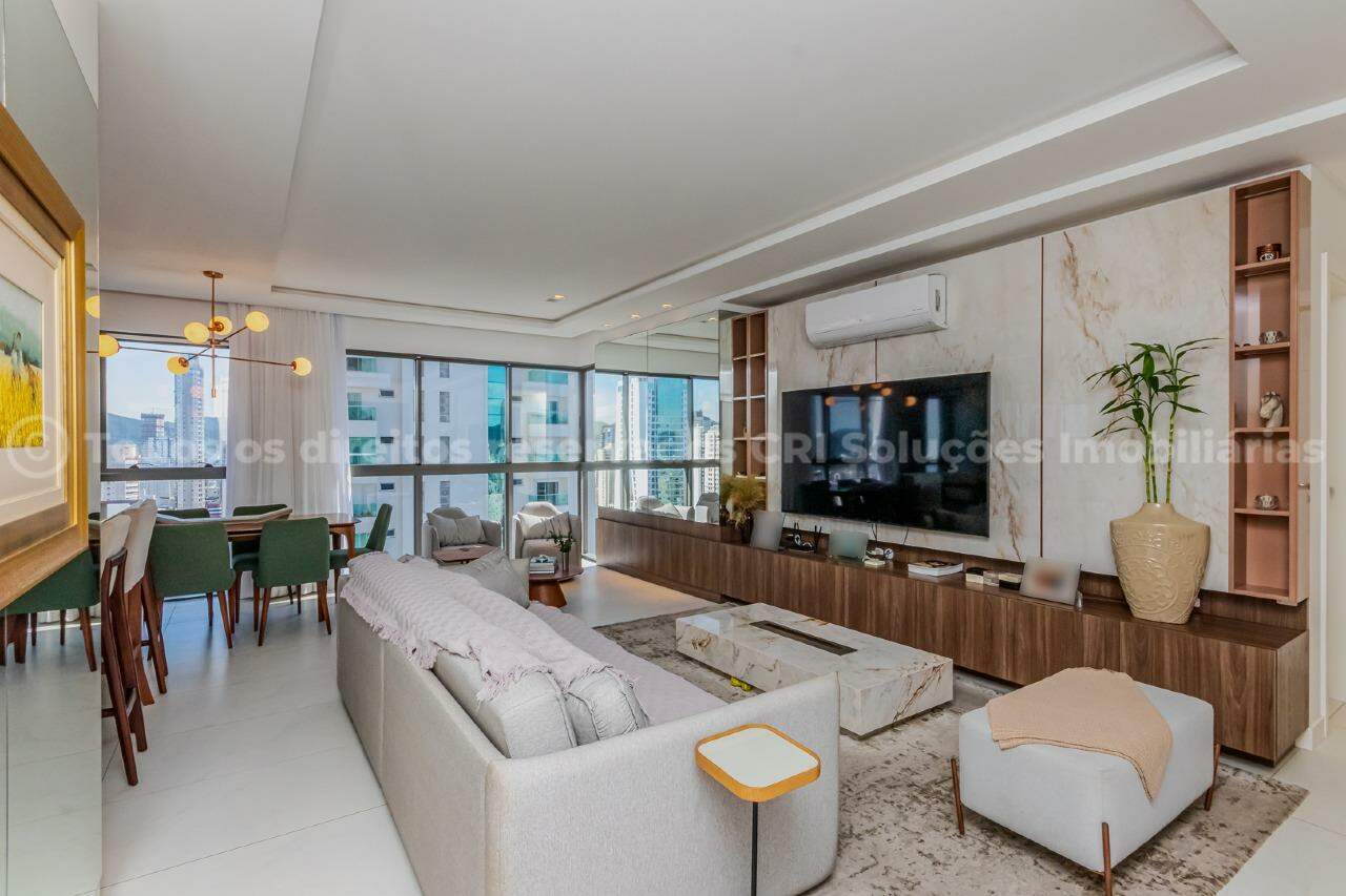 Foto do imóvel Apartamento a venda no Edifício Royal Tower com 04 Suítes no Centro de Balneário Camboriú.