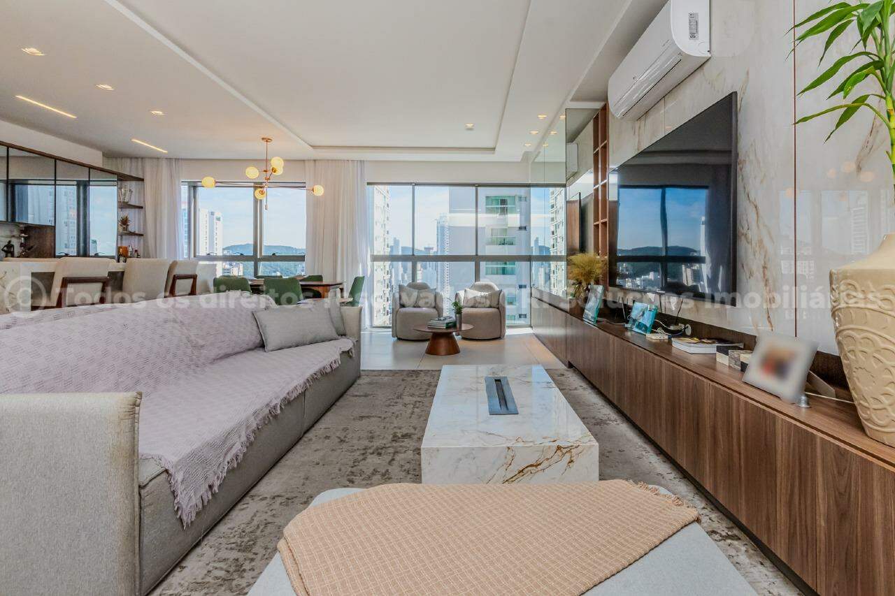Foto do imóvel Apartamento a venda no Edifício Royal Tower com 04 Suítes no Centro de Balneário Camboriú.