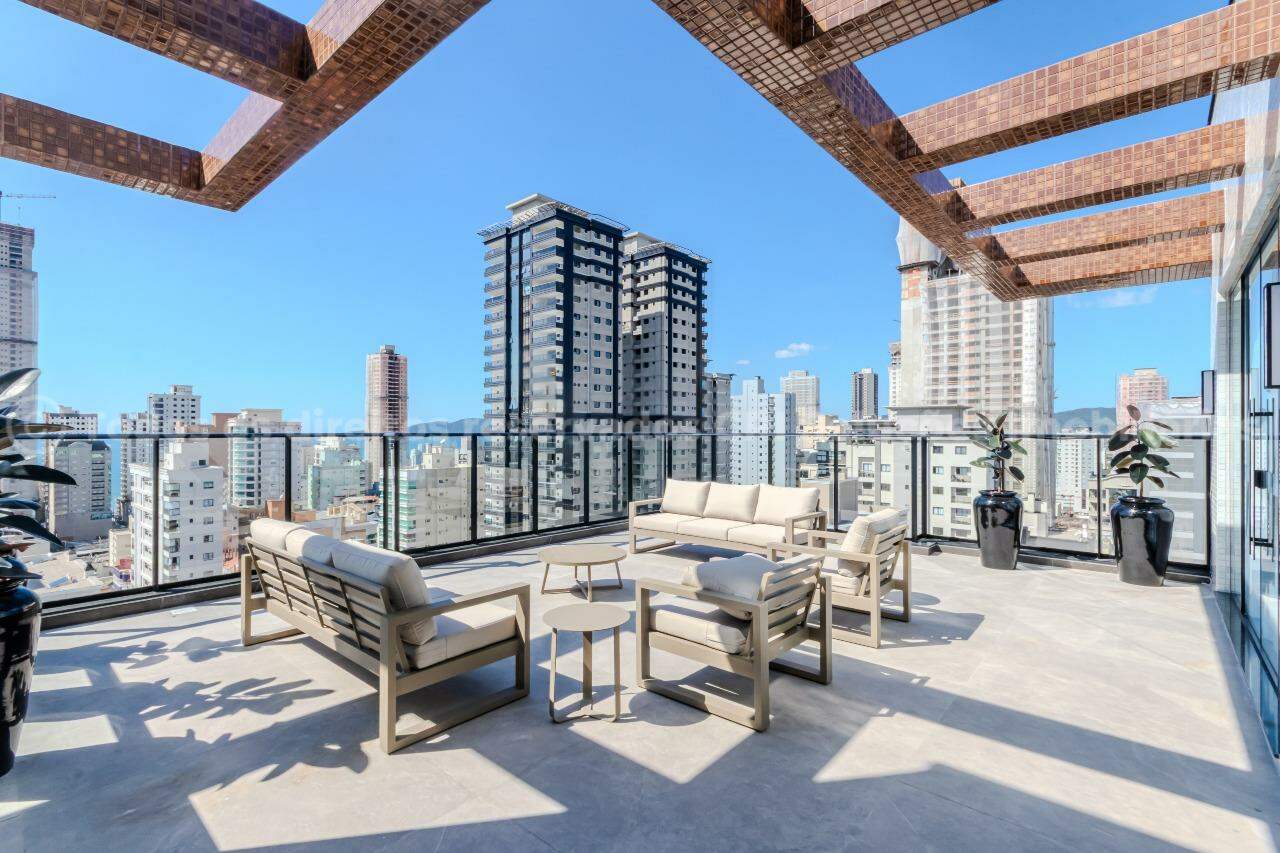 Foto do imóvel Apartamento 3 suítes a venda no edifício Oxford na Meia Praia, Itapema